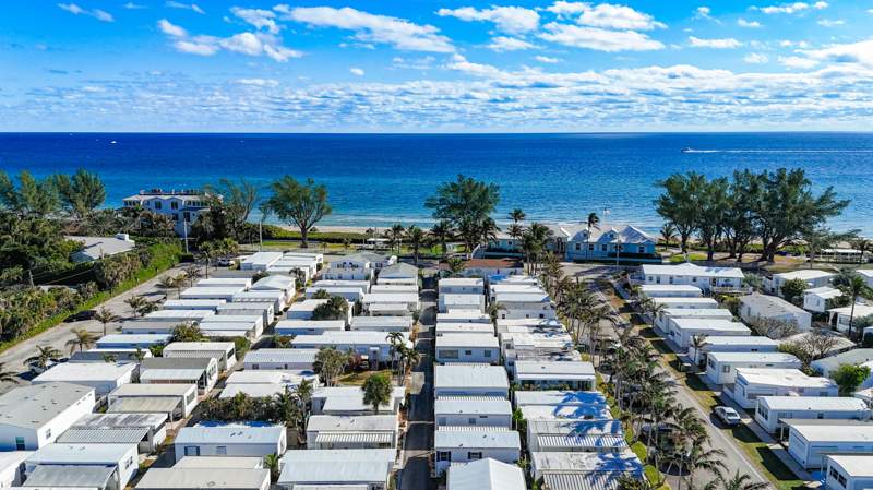1 bedroom Mobile Home at 15 Hibiscus Drive #H, Briny Breezes Inc, Briny Breezes — photo 5
