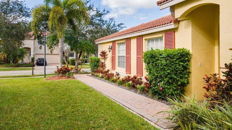 4 bedroom Single Family Residence at 11150 SW Springtree Terrace, Tradition Plat No 19, Port St. Lucie — photo 3