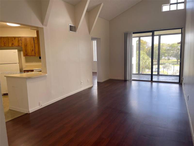 2 bedroom Condominium at 212 Lake Pointe Drive #313, Lake Pointe Condo, Oakland Park — photo 3