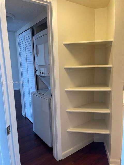 212 Lake Pointe Drive #313, Oakland Park FL - photo 6 of 11