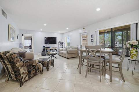 331 Knotty Pine Circle #D-2, Greenacres FL - photo 7 of 30