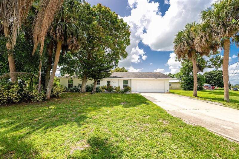4 bedroom Single Family Residence at 300 SW Prima Vista Boulevard, PORT ST LUCIE SECTION 27, Port St. Lucie — photo 1