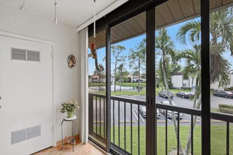 331 Knotty Pine Circle #D-2, Greenacres FL - photo 19 of 30