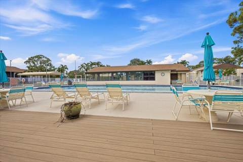 331 Knotty Pine Circle #D-2, Greenacres FL - photo 20 of 30