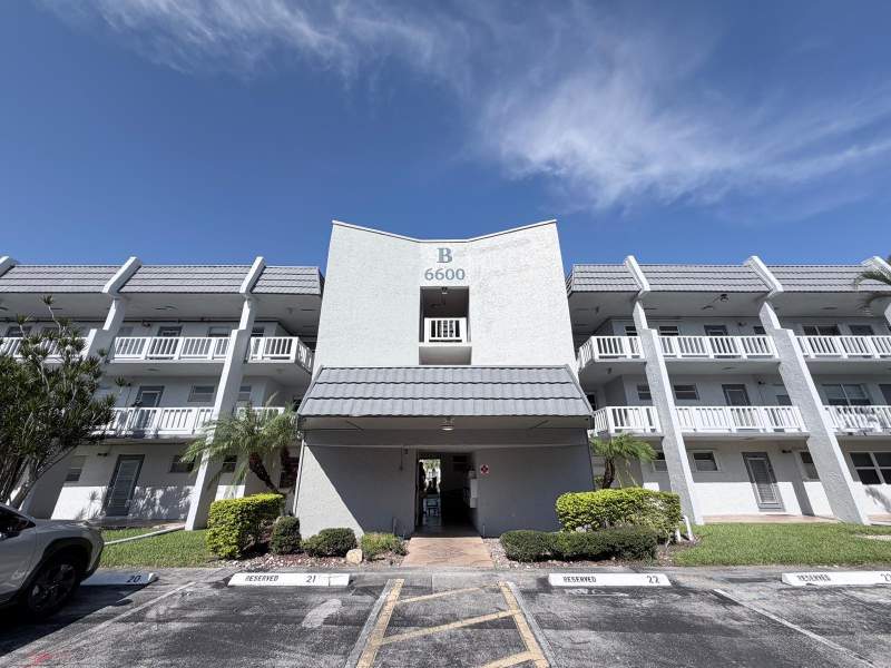2 bedroom Condominium at 6600 Royal Palm Boulevard #211B, ROYAL PARK GARDENS I-B CONDO, Margate — photo 2