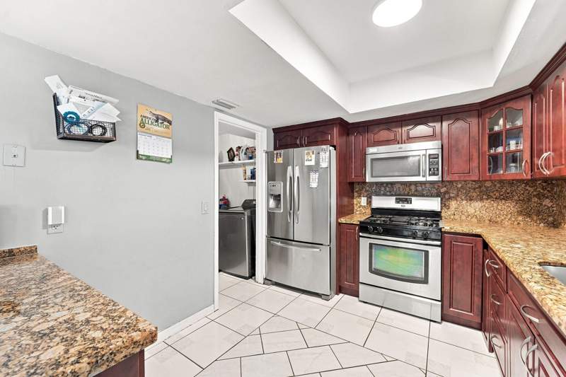 4 bedroom Single Family Residence at 4665 NW 113th Avenue, Sunrise Golf Village Sec 26, Sunrise — photo 5