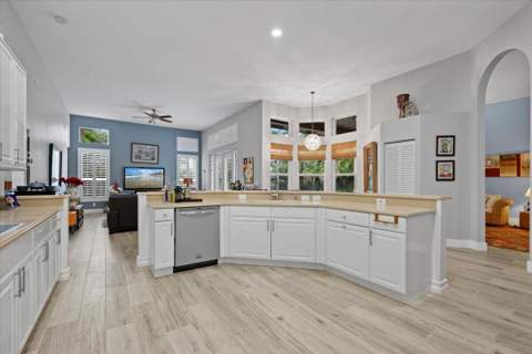 15522 Cypress Park Drive, Wellington FL - photo 11 of 43