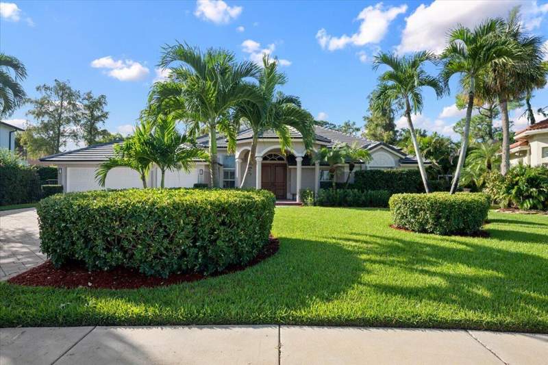4 bedroom Single Family Residence at 15522 Cypress Park Drive, BINKS FOREST OF THE LANDINGS AT WELLINGTON 3, Wellington — photo 2