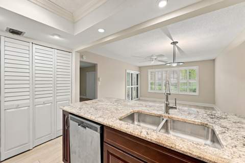 424 NW 70TH Avenue #121, Plantation FL - photo 17 of 34