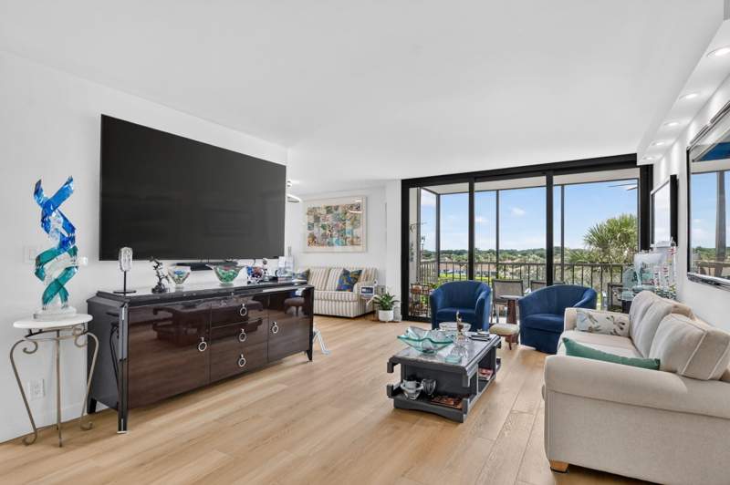 2 bedroom Condominium at 6895 Willow Wood Drive #1051, Willow Wood Midrise, Boca Raton — photo 1