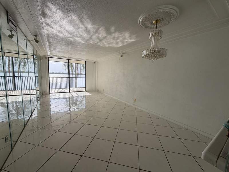 2 bedroom Condominium at 112 LAKE EMERALD Drive #203, LAKE EMERALD CONDOMINIUM NO, Oakland Park — photo 3
