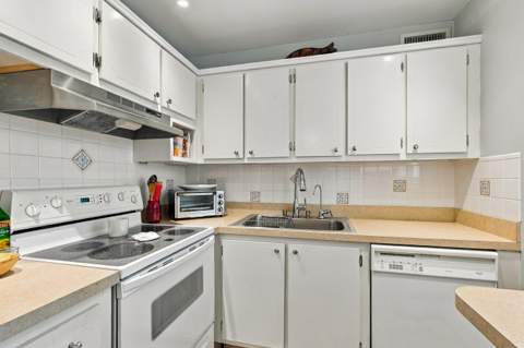 530 Horizons #104, Boynton Beach FL - photo 11 of 34