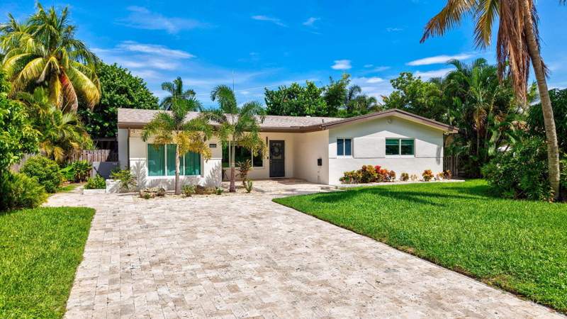 5 bedroom Single Family Residence at 4760 NE 17th Avenue, Floranada Ridge Sec, Oakland Park — photo 2