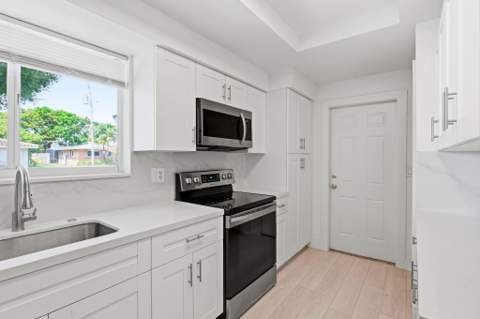 898 SW 10th Avenue, Boca Raton FL - photo 12 of 47