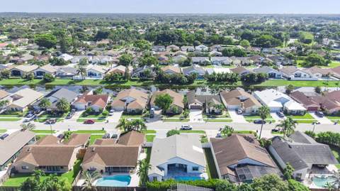 21035 Rustlewood Avenue, Boca Raton FL - photo 7 of 39