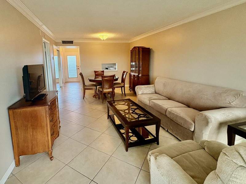 1 bedroom Condominium at 2901 NW 46th Avenue #405, LAUDERDALE OAKS CONDO XV, Lauderdale Lakes — photo 3
