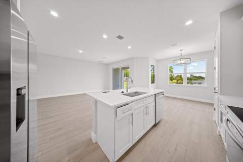 380 SW Kestor Drive, Port St. Lucie FL - photo 9 of 12