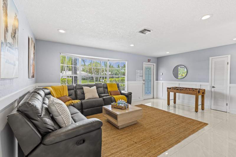 4 bedroom Single Family Residence at 1422 Coolidge Street #none, Hollywood Homesites High School, Hollywood — photo 4