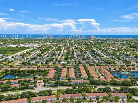 2145 Oakmont Drive, Riviera Beach FL - photo 22 of 28