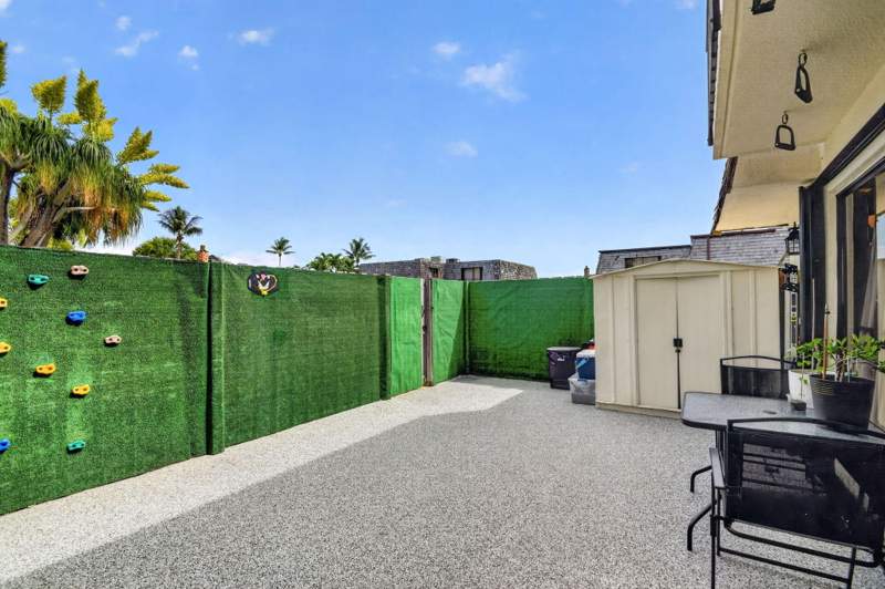 2 bedroom Townhouse at 322 Lake Arbor Drive, Lakewood, Palm Springs — photo 4
