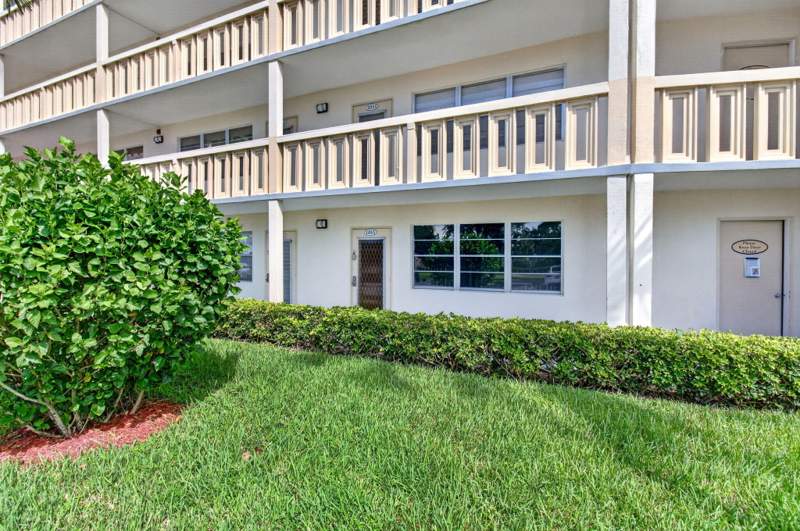 1 bedroom Condominium at 1055 Ainslie D Drive, Century Village , Boca Raton — photo 3