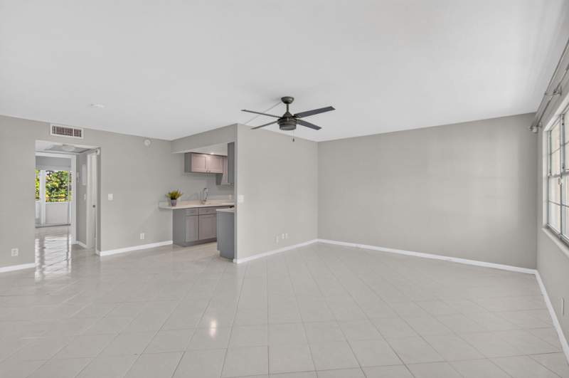 1 bedroom Condominium at 1055 Ainslie D Drive, Century Village , Boca Raton — photo 2