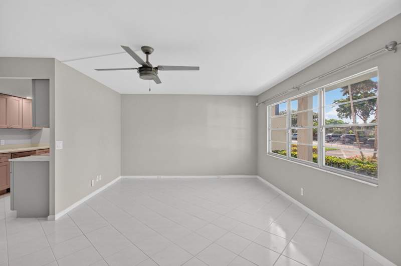 1 bedroom Condominium at 1055 Ainslie D Drive, Century Village , Boca Raton — photo 5