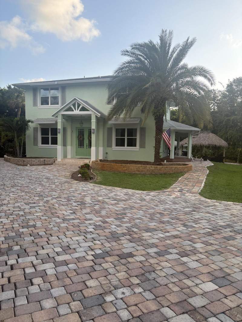4 bedroom Single Family Residence at 172 S River Road, Evinrudes Subdivision, Sewalls Point — photo 3