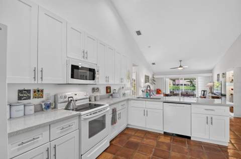 7390 Heathley Drive, Lake Worth FL - photo 13 of 78