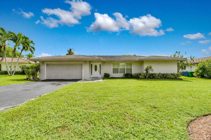 5 bedroom Single Family Residence at 1991 NW 81st Avenue, Ramblewood, Coral Springs — photo 1