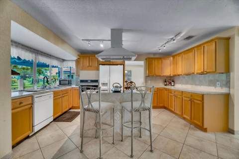 1991 NW 81st Avenue, Coral Springs FL - photo 7 of 33