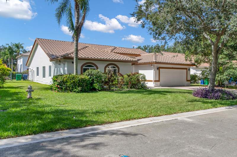 5 bedroom Single Family Residence at 10144 NW 23rd Court, Addison Court, Coral Springs — photo 2