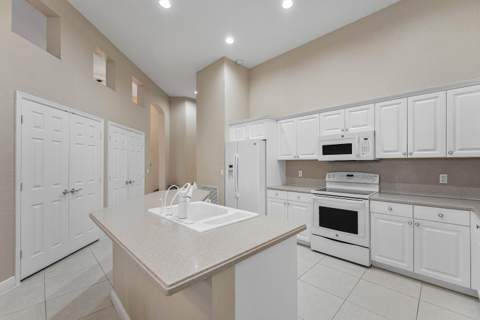 6947 Fairway Lakes Drive, Boynton Beach FL - photo 9 of 57