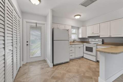 3060 Meridian Way #8, Palm Beach Gardens FL - photo 10 of 27