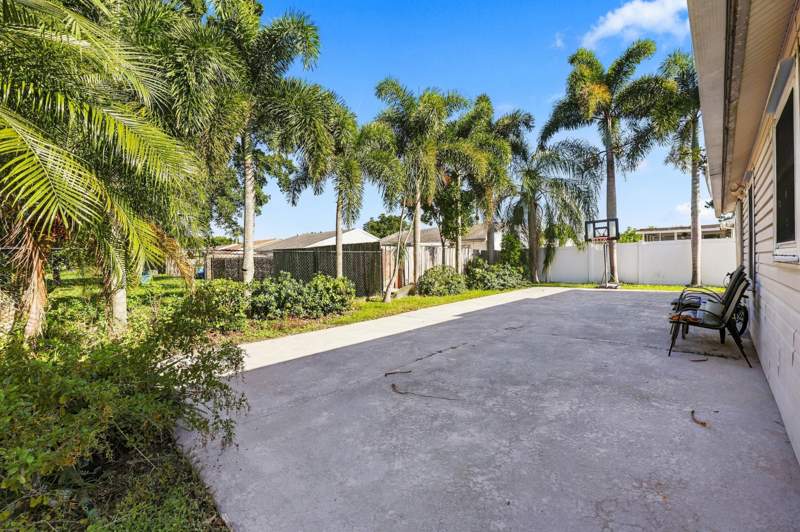 3 bedroom Single Family Residence at 5215 W Canal Circle, Countrywood, Lake Worth — photo 3