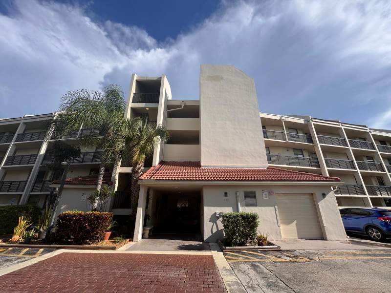 2 bedroom Condominium at 115 Lake Emerald Drive #410, Lake Emerald Condominium No Six, Oakland Park — photo 2
