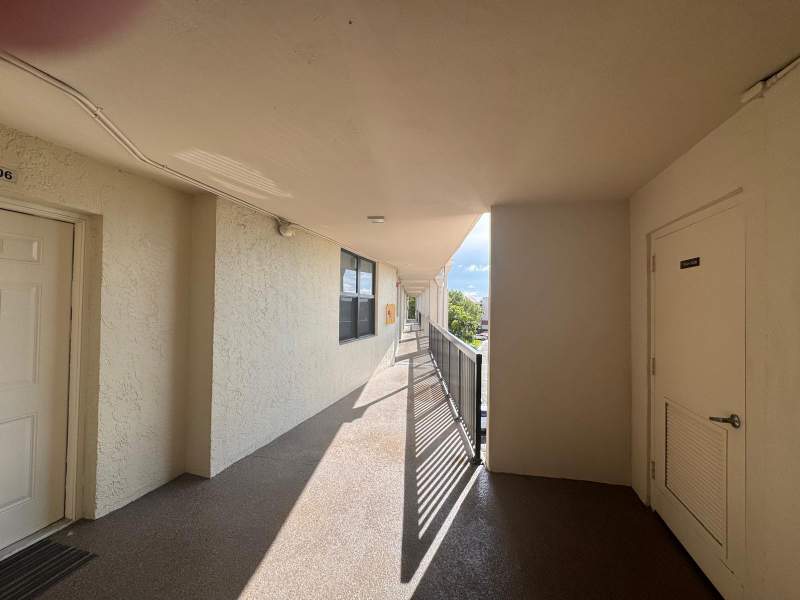 2 bedroom Condominium at 115 Lake Emerald Drive #410, Lake Emerald Condominium No Six, Oakland Park — photo 5