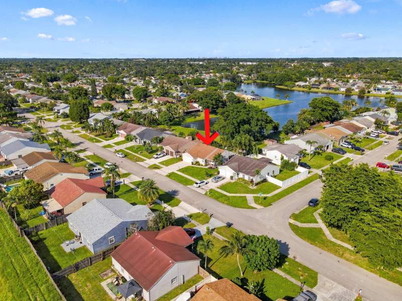 3 bedroom Single Family Residence at 5215 W Canal Circle, Countrywood, Lake Worth — photo 2