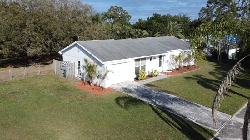 3 bedroom Single Family Residence at 231 NE Solida Circle, Port St Lucie Floresta Pines Unit 2, Port St. Lucie — photo 2