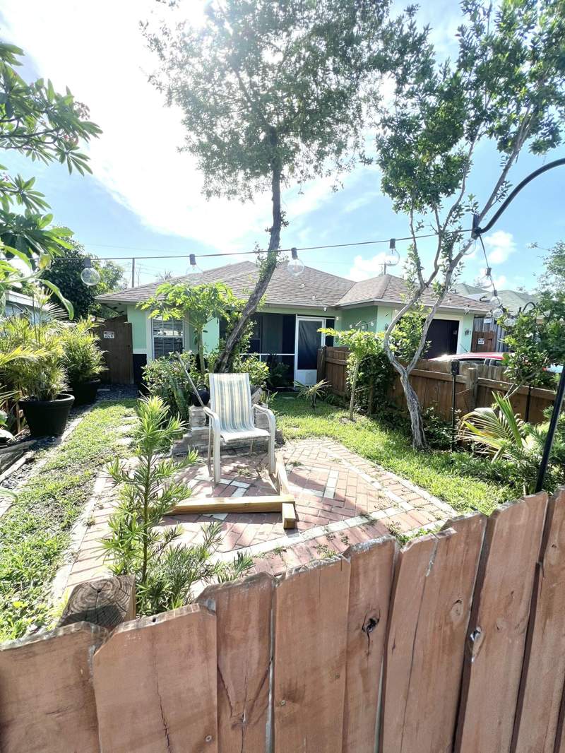 3 bedroom Single Family Residence at 703 S A Street, Royal Palm Park, Lake Worth Beach — photo 4