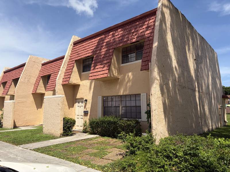 3 bedroom Townhouse at 40 Spinning Wheel Lane, Shaker Village Phase 1, Tamarac — photo 2