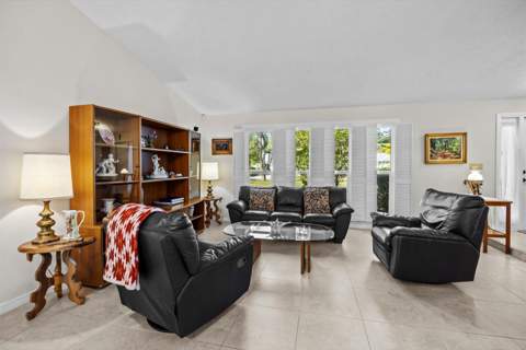 571 NE Town Terrace, Jensen Beach FL - photo 9 of 46