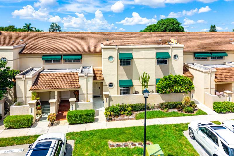 2 bedroom Condominium at 6735 Via Regina, Plum At Boca Pointe Condos One Thru 15 Filed In Or, Boca Raton — photo 2