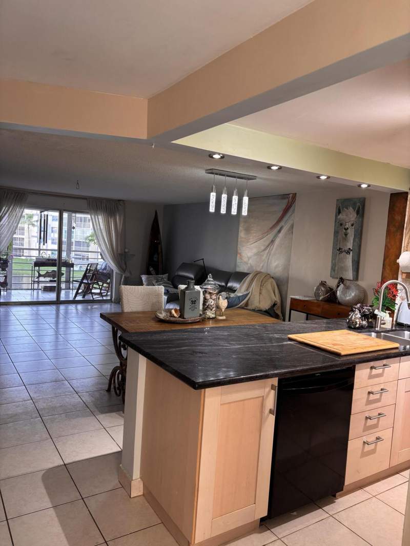 2 bedroom Condominium at 401 SE 3rd Street #305, Meadowbrook Lakes View Condo, Dania Beach — photo 4