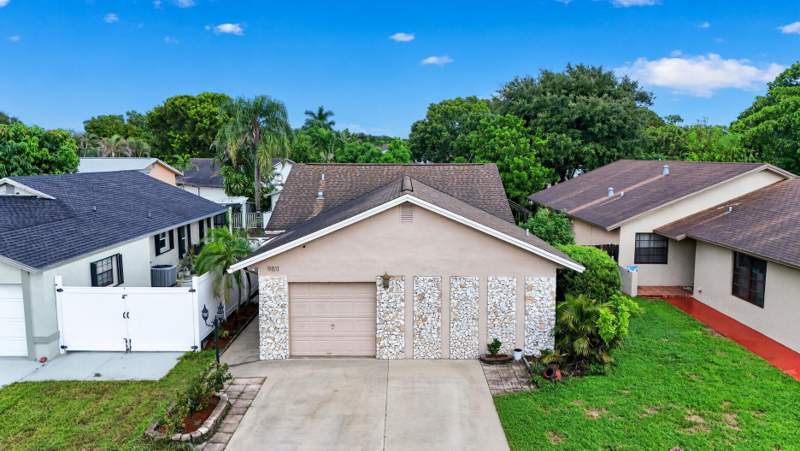 3 bedroom Single Family Residence at 9811 SW 57th Street, Countryside West, Cooper City — photo 2