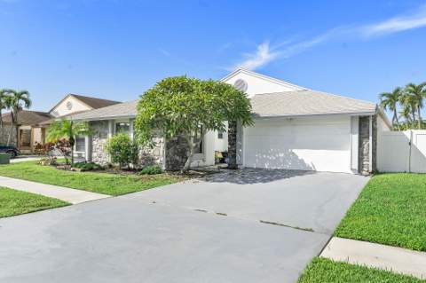 21035 Rustlewood Avenue, Boca Raton FL - photo 10 of 39