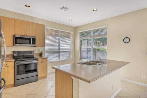 4493 Lake Tahoe Circle, West Palm Beach FL - photo 10 of 36