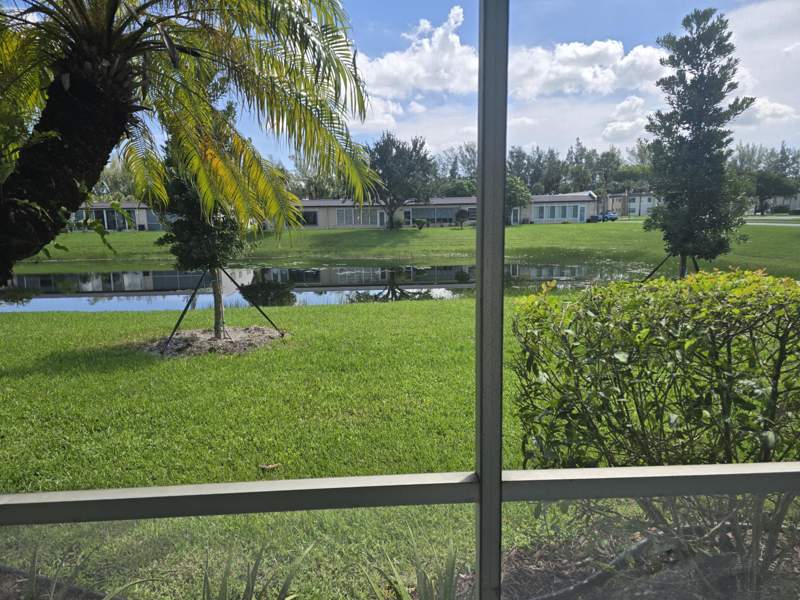 2 bedroom Villa at 135 Lake Meryl Drive, Golden Lakes Village , West Palm Beach — photo 2