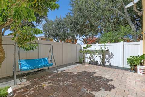 4493 Lake Tahoe Circle, West Palm Beach FL - photo 12 of 36