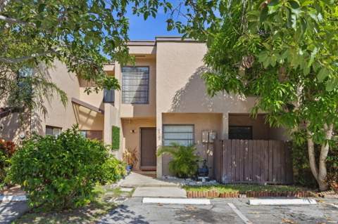 9523 NW 38th Place, Sunrise FL - photo 10 of 35